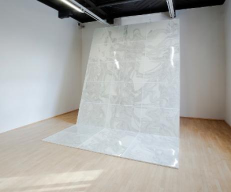 Birgit Pleschberger, rapunzel, 2009/10, Nero auf Papier, 490 x 300 cm 
(21-teilig je 70 x 100 cm),  Ausstellungsansicht, © Salzburger Kunstverein