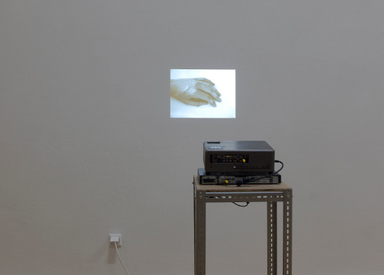 Ohne Titel (Hand), 2010. Ausstellungsansicht, 
© Salzburger Kunstverein