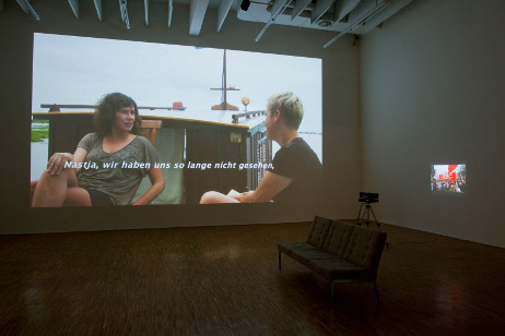 Nastja A., 2011, HD-Video, Farbe, 30 min, Loop. Ausstellungsansicht Salzburger Kunstverein