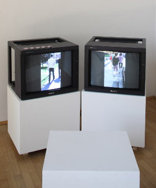 Bo Zheng, Walk Like Chinese, 2013, Video, Farbe, Ton, 6 min 6 sec. Ausstellungsansicht Salzburger Kunstverein 2013