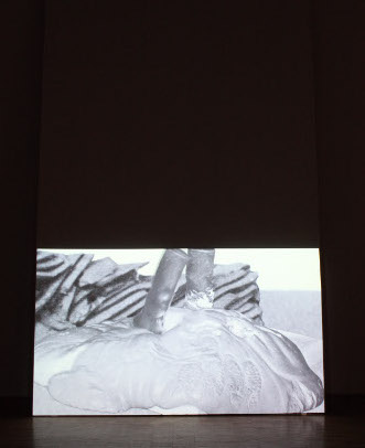 The Forgetting of Proper Names, 2009, Video, Farbe, Ton, 3 min 45 sec. Ausstellungsansicht Salzburger Kunstverein 2013