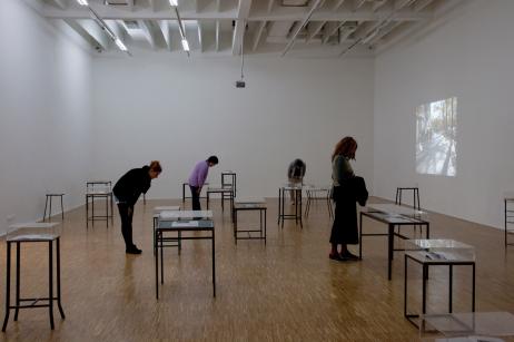 Roman Ondák. Before Waiting Becomes Part of Your Life, Installationsansicht Salzburger Kunstverein 2010
