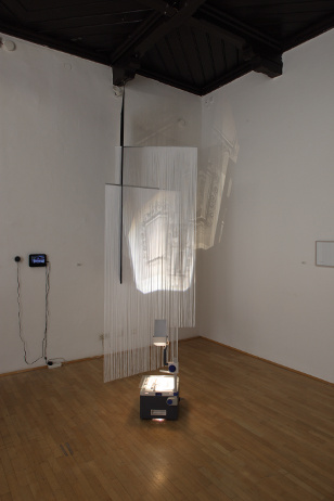 Andrea Knobloch, Strobl Shutter, 2012, Installation. Ausstellungsansicht Salzburger Kunstverein 2012