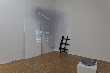 Gunda Gruber, Notizen zu „Bruchstück Nr. 4“, 2012, installation, wall painting, canvas, wood object, video, dimensions variable, exhibition view Salzburger Kunstverein 2012